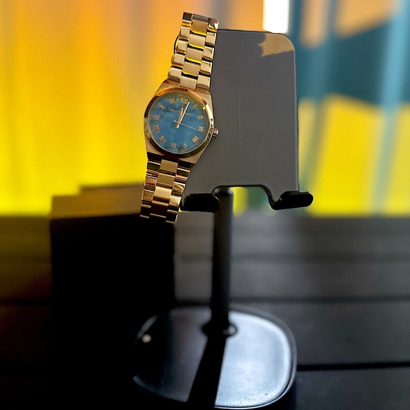 Michael Kors gold watch - Picture 2 of 2